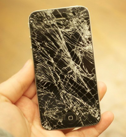 iPhone 5 换屏要价2000 用户吐槽修不起!_八卦