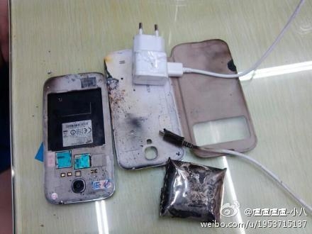 难耐酷热天气 网曝galaxy s4手机着火了
