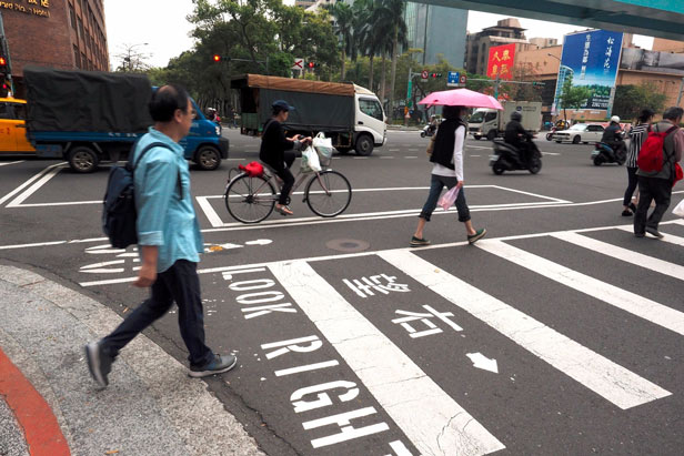 过马路罚款2.jpg