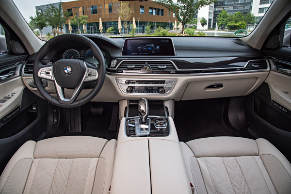 BMW-740Le-xDrive-iPerformance-075.jpg