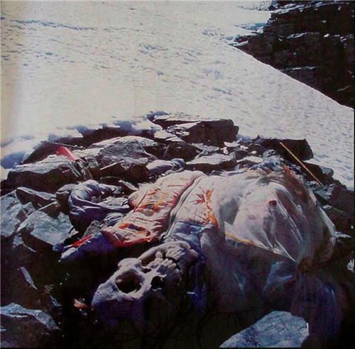 珠峰上的尸骸图片